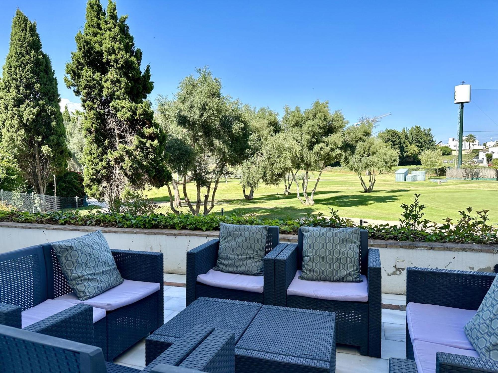 Blue House In Guadalmina Baja, With A Large Terrace Overlooking The Golf Apartamento