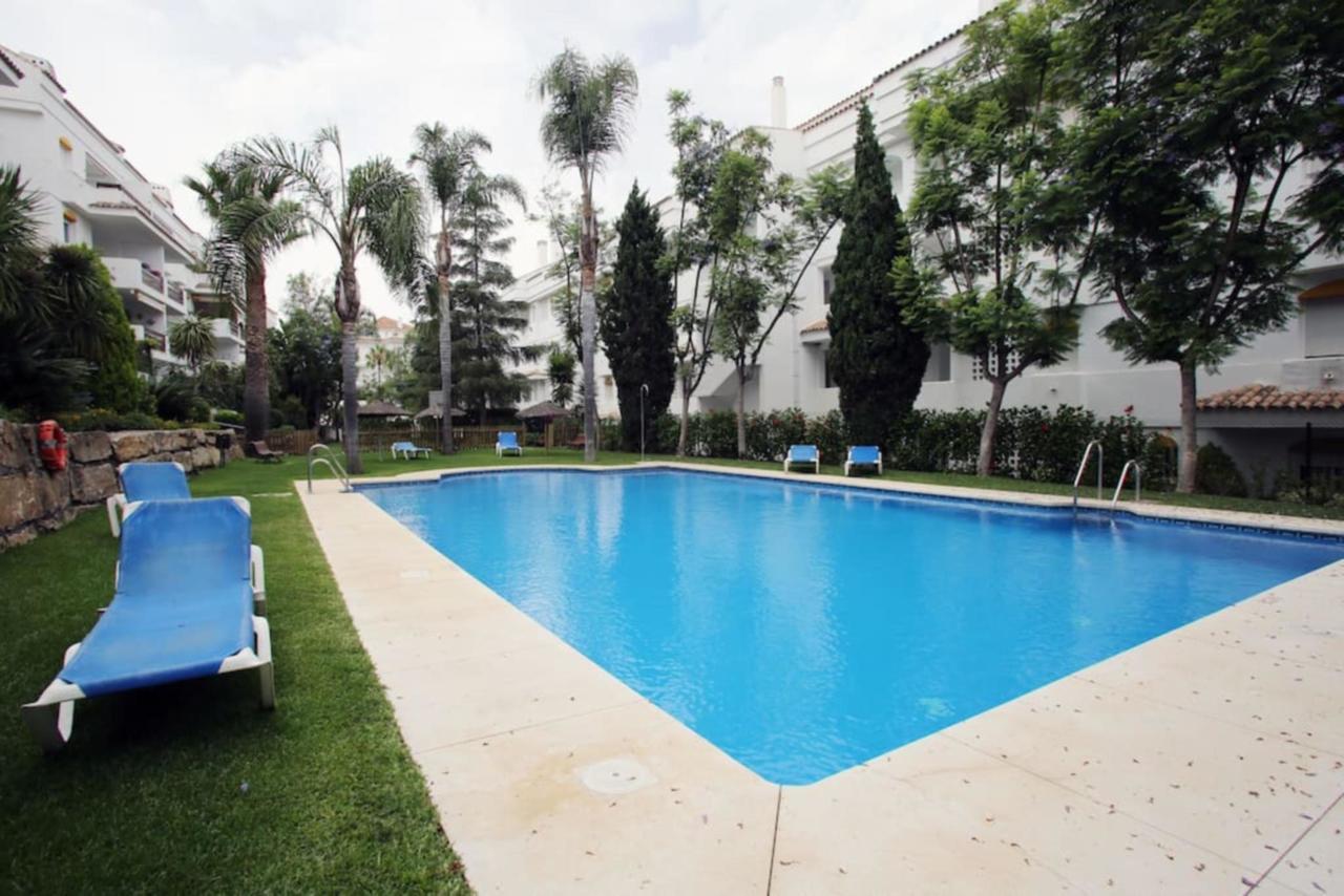 Blue House In Guadalmina Baja, With A Large Terrace Overlooking The Golf Apartamento Marbella
