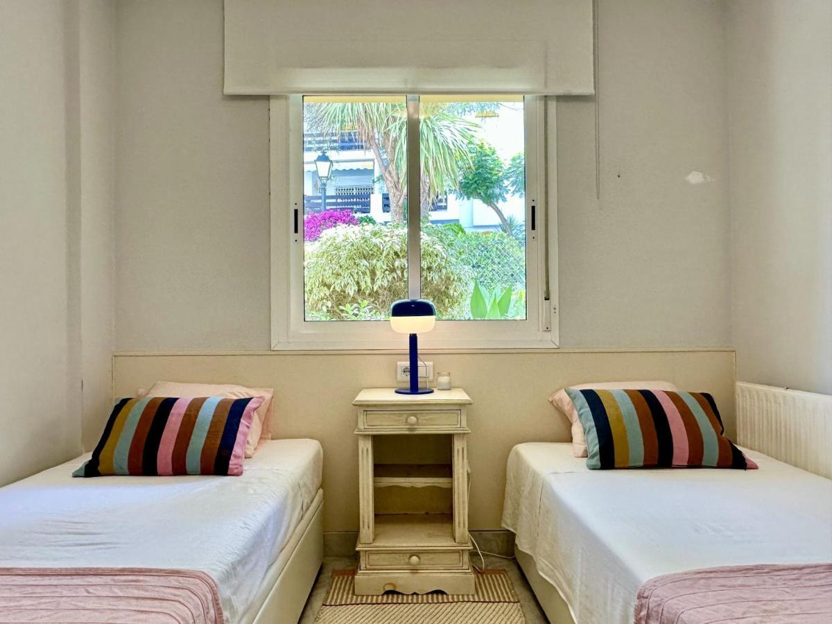 Blue House In Guadalmina Baja, With A Large Terrace Overlooking The Golf Appartement Marbella